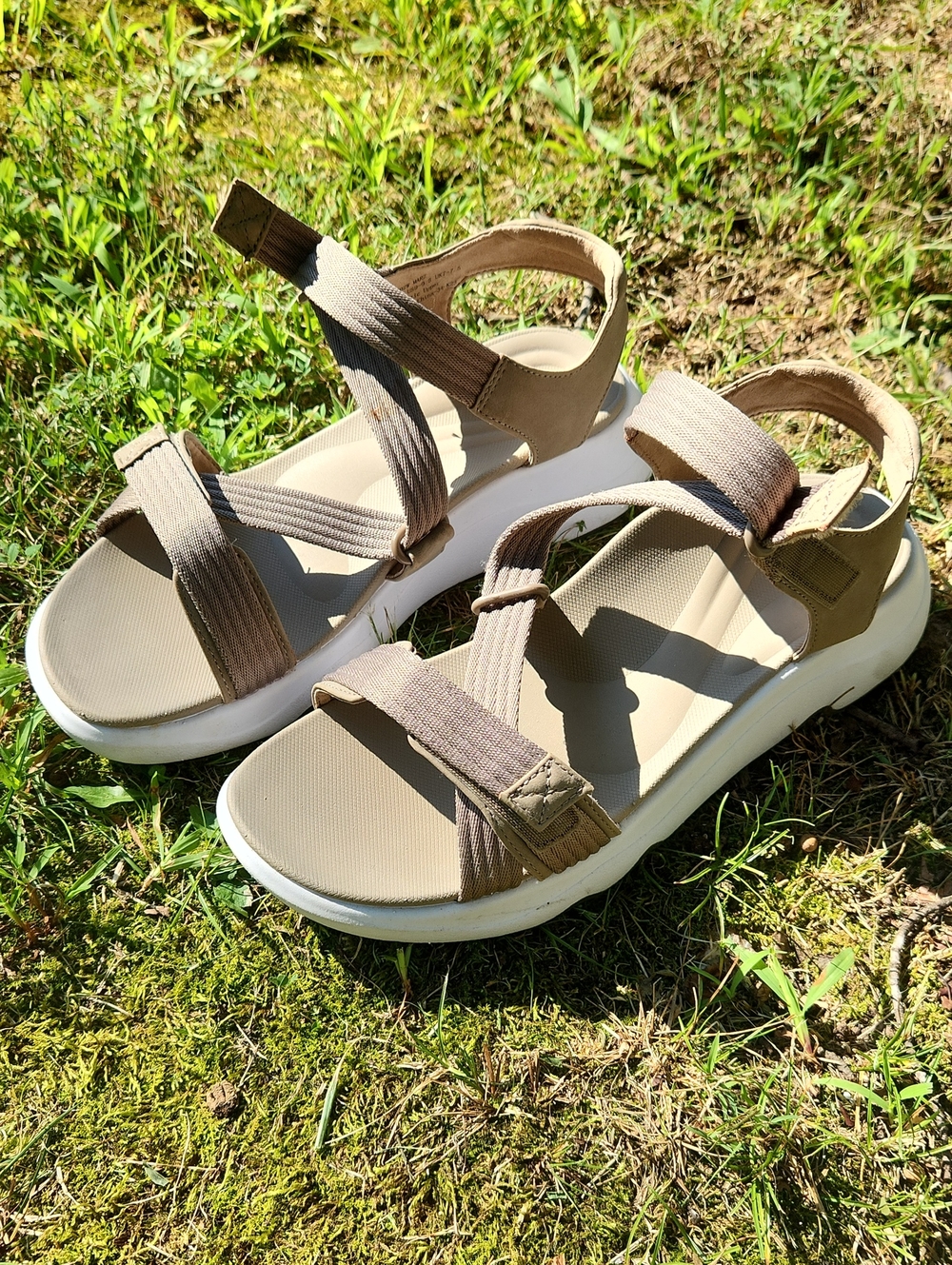 Aetrex Women's Strappy Sandals in Taupe